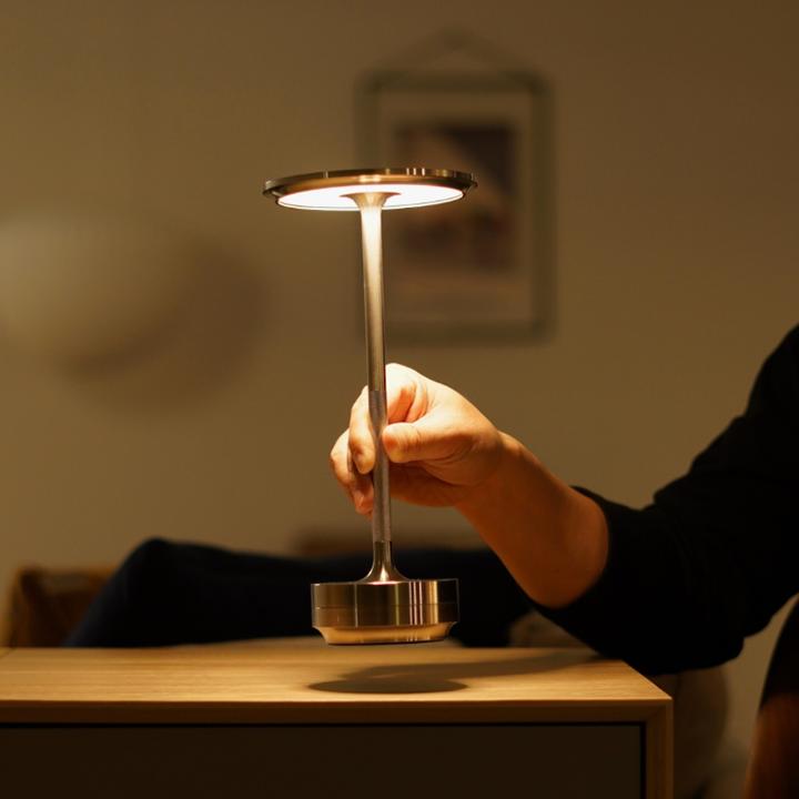 Portable Cordless Table Lamp - Adjustable light intensity