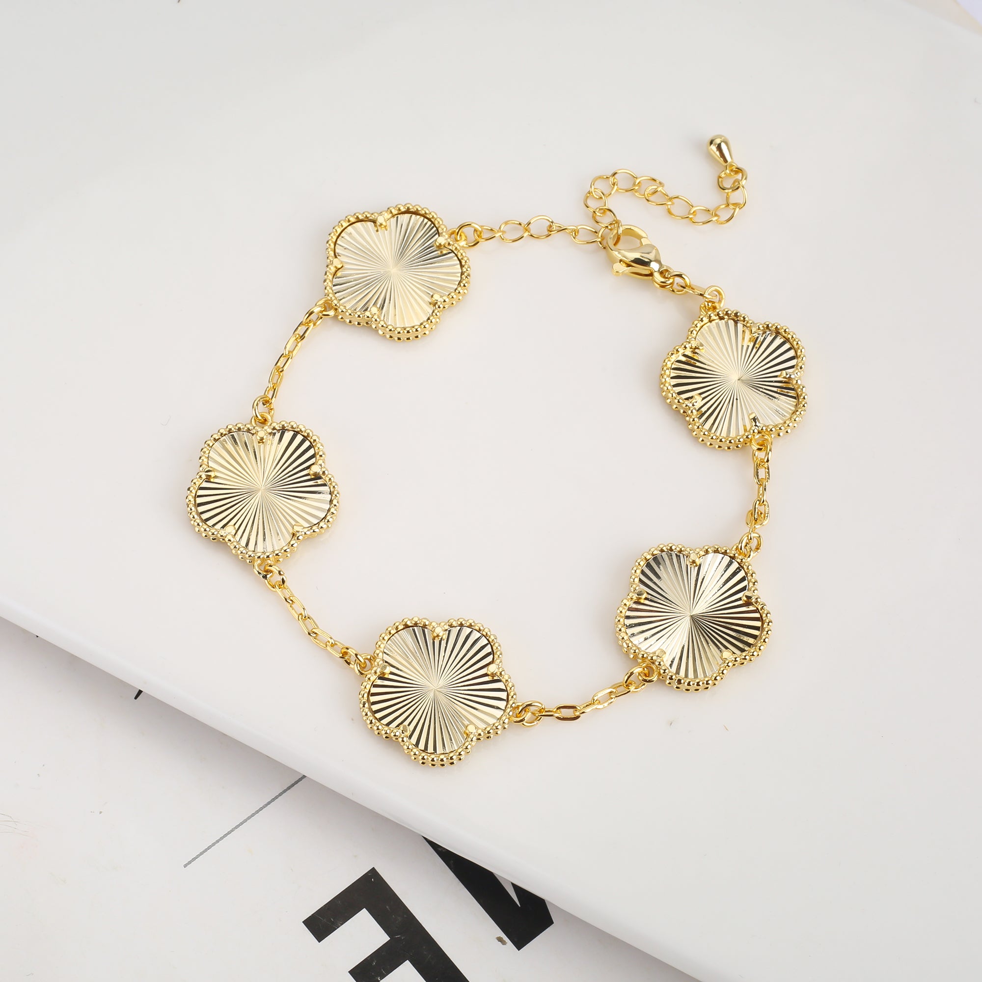 Vintage Clover Flower Pendant Gold Chain Bracelet