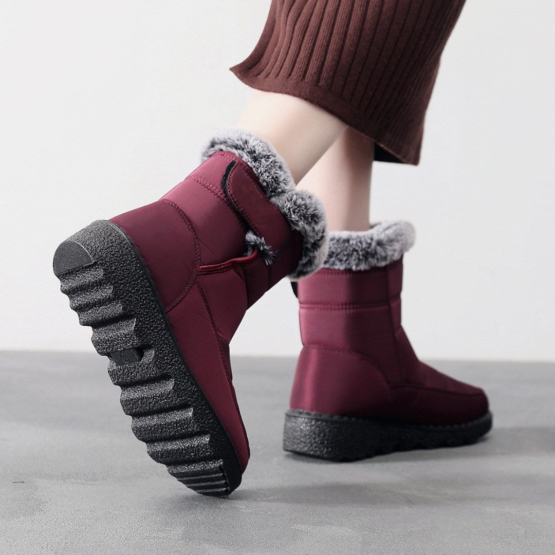 Women’s Waterproof Heeled Snow Boot